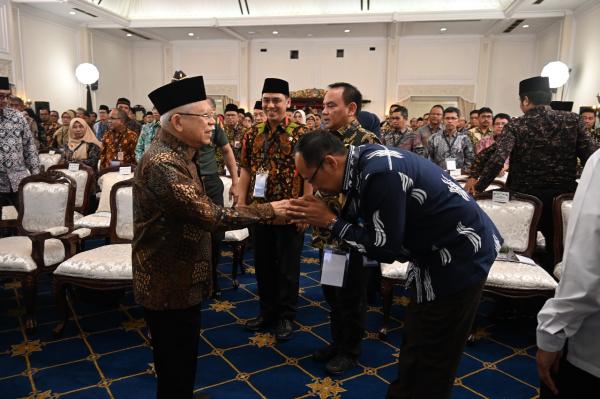 Hadiri Rapat KNEKS, Pj Gubernur Sugito: Pertumbuhan Ekonomi dan Keuangan Syariah Tumbuh Positif