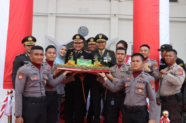 HUT TNI ke 79, Kapolres Bima Kota Beri Kejutan ke Kodim 1608 Bima