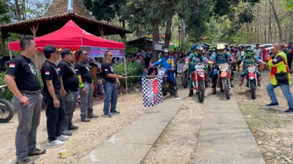 Perhutani Purwodadi Gandeng Komunitas Trail Perkenalkan Wisata Widuri Sambil Beramal