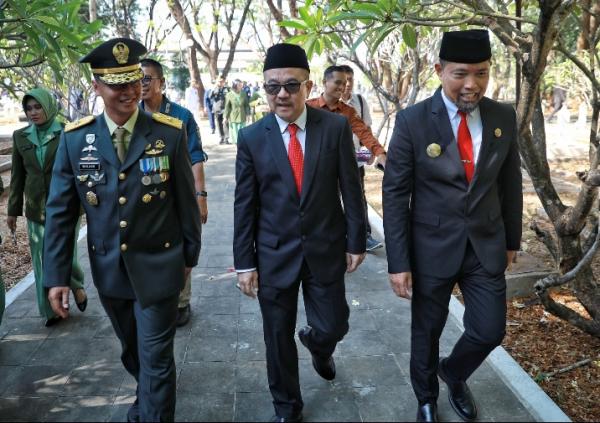 Pjs Wali Kota Makassar Hadiri Ziarah Nasional HUT ke-79 TNI