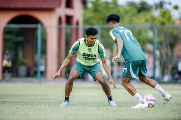 Jelang Laga Kontra Persib, Catur dan Andre Kembali Perkuat Persebaya