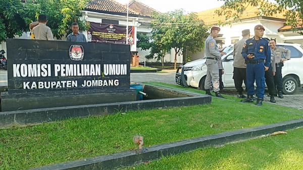 Anggaran Pilkada Jombang Tercatat Rp62 Miliar, Anehnya KPU Belum Fasilitasi Pemasangan APK Paslon