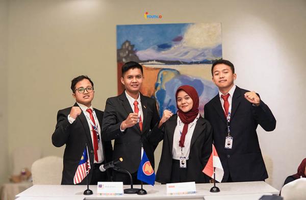 Mahasiswa Ilmu Komunikasi UMBY Dewi Lely Ambarwati Ikut International Volunteer di Malaysia