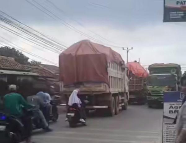 Petaka Debu Truk Tanah di Kronjo Tangerang: Lansia dan Bayi Alami ISPA