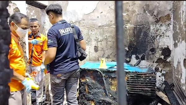 Cari Penyebab Kebakaran, Inafis Polres Subang Olah TKP Kebakaran Puskesmas Ciasem Subang