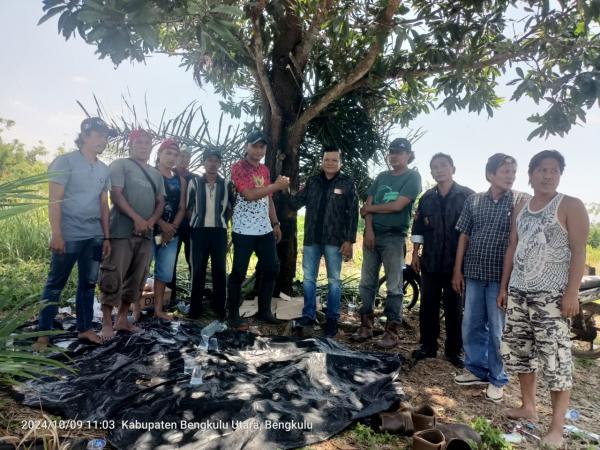 Cabut Spanduk di Lahan Eks Tambang, Anggota KBPP Polri Polda Bengkulu Sampaikan Klarifikasi Resmi 