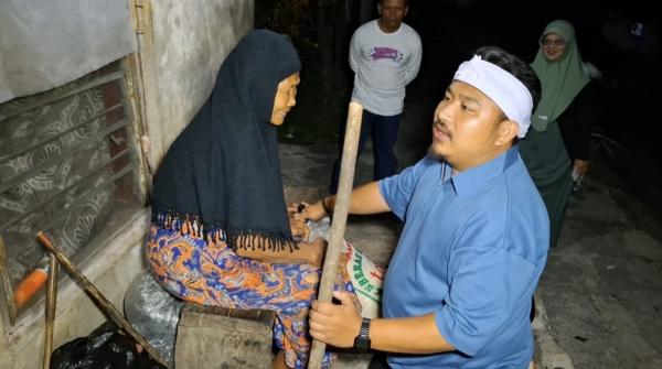 Nenek Satinah Tak Kuasa Menahan Haru Dikunjungi Cabup Reynaldy, Bawa Harapan Baru untuk Hidup Layak