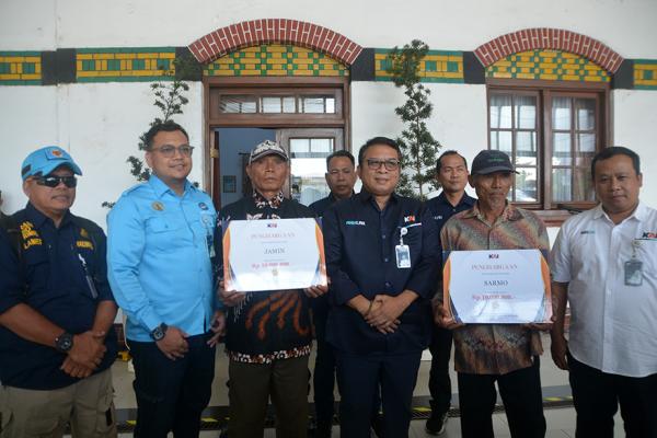 Aksi Heroik Jamin dan Sarno Selamatkan Perjalanan KA Diganjar Penghargaan dari KAI Daop 4 Semarang