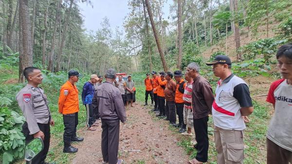 Tim SAR Gabungan Temukan 3 Orang Tersesat di Hutan Pinus Banyumas