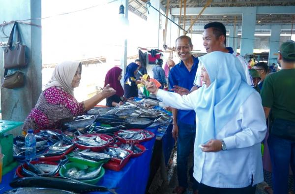 Reny Lamadjido Blusukan di Pasar Tradisional, Tunjukkan Komitmen pada Ekonomi Lokal dan Kesehatan Ma