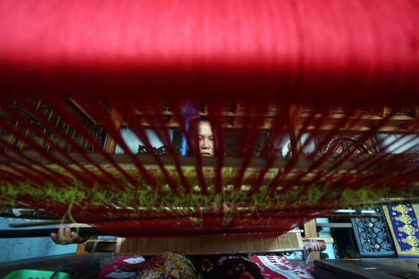 Merajut Tenun Merawat Warisan Nenek Moyang