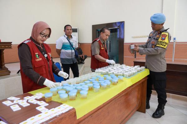 RS Bhayangkara Kediri Uji Sampel Hasil Tes Urine Dadakan 150 Polisi Jombang, Begini Hasilnya