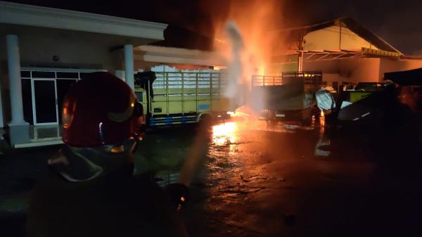 Pabrik Styrofoam di Menganti Gresik Ludes Terbakar, Kerugian Mencapai Miliaran