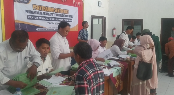 Seribu Lebih Sertifikat Tanah PTSL Desa Wanarata Dibagikan, Warga Mengaku Ada Tambahan Biaya Sampul