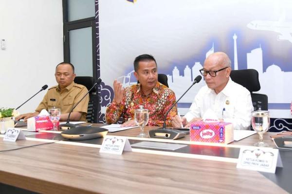 Pj Gubernur Jabar Pimpin Rapat Evaluasi Pembangunan BRT Bandung Raya