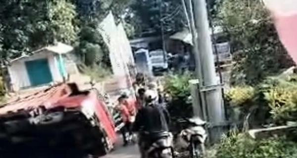 Kecelakaan Maut di Cariu Bogor Truk Timpa Pikap, 1 Tewas