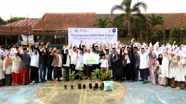 Peringati HSN 2024, Danone Indonesia dan SEP Tanam 5000 Bibit Pohon Bersama Santri di Tasikmalaya