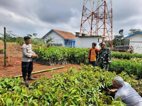 Polsek Cibinong Bina Kelompok Tani Melalui Inovasi Ketahanan Pangan