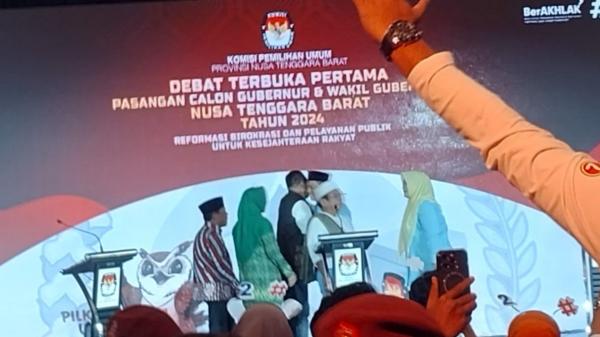 Momen 3 Paslon Pilgub NTB 2024 Saling Bersalaman usai Debat Perdana Selesai