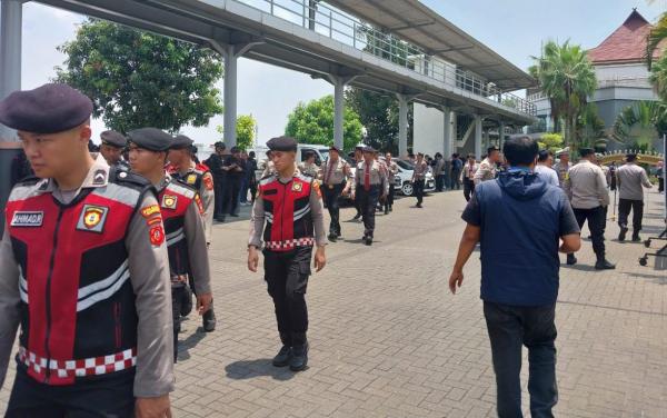 350 Aparat Gabungan Amankan Berjalannya Debat Pilkada Cianjur di SutanRaja Hotel Bandung