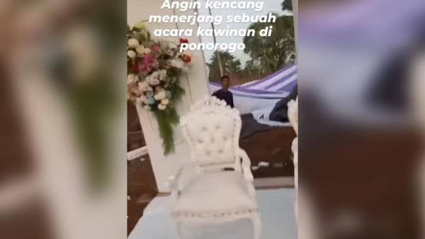 Video Viral Tenda Pernikahan di Ponorogo Porak Poranda Diterjang Angin