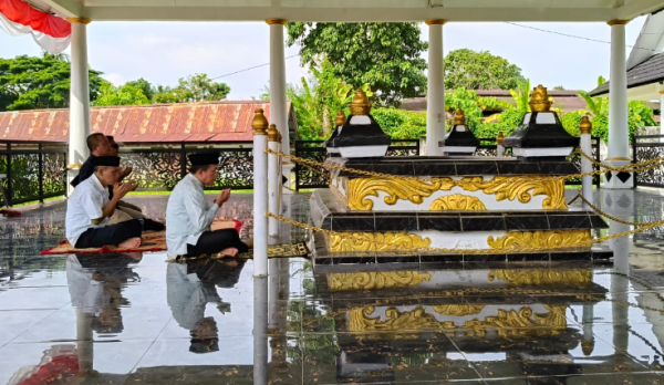 Al Haris Ziarah ke Makam Sultan Thaha Saifuddin Muaro Tebo