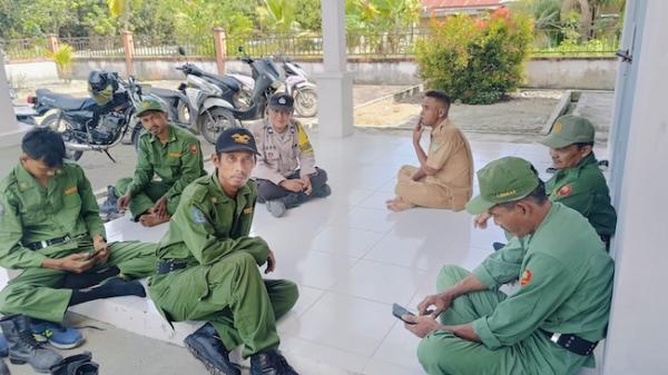 Polsek Kunto Darussalam Ajak Linmas Desa Pasir Indah Jaga Pilkada Tetap Aman dan Kondusif