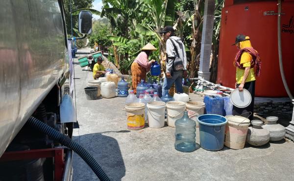 Atasi Kekeringan, BPBD Sukoharjo Terima Bantuan 100 Tangki Air Bersih dari BAZNAS