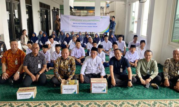 Employee Volunteering BPJS Ketenagakerjaan Gelar Baksos Pondok Pesantren Tahfidz Nurur Rohman