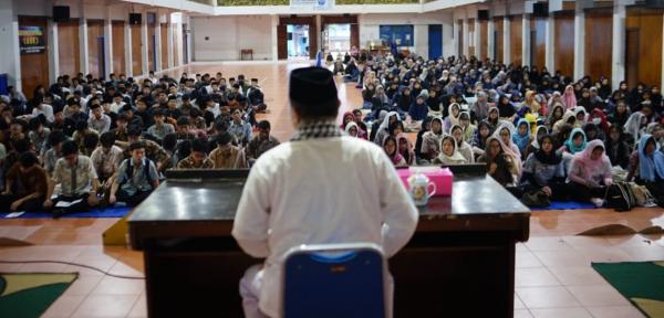 Jalin Persahabatan Antar Umat Beragama, Siswa SMA Katolik Santo Yakobus Nyantri di Pesantren Ciamis