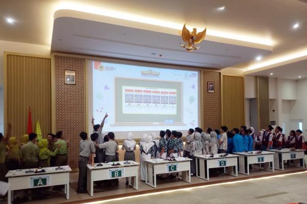 Sesi Pertama Lomba Cerdas Cermat GeniNews Selesai, Dua Tim Ini Lolos ke Babak Final