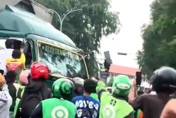 Video Detik-detik Truk Tabrak 16 Mobil di Tangerang, Satu Pelajar Tewas