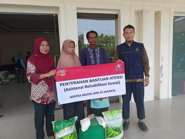 Kemensos Salurkan Bantuan untuk Penyandang Disabilitas di Bangka Barat