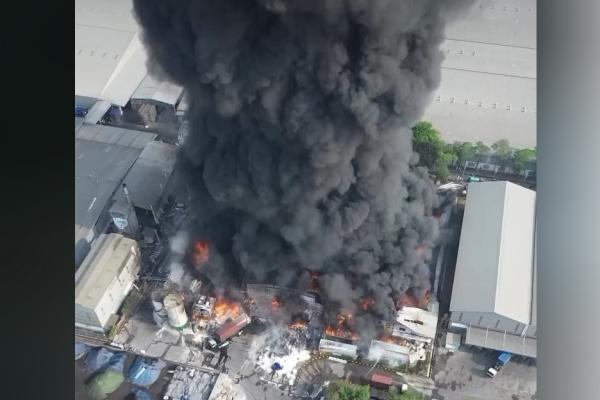 Kebakaran Hebat Pabrik Minyak di Bekasi, Korban Bertambah Jadi 9 Orang