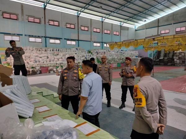 Tim Supervisi OMP Lancang Kuning dari Polda Riau Gelar Pengecekan di Gudang Logistik KPU Dumai