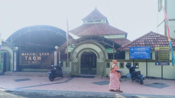 Huadi Group Salurkan Bantuan ke Masjid Tertua Bantaeng