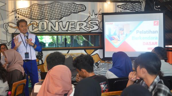 Mahasiswa Undip Giatkan Kampanye Keselamatan Berkendara Lewat Road Safety Ranger Z