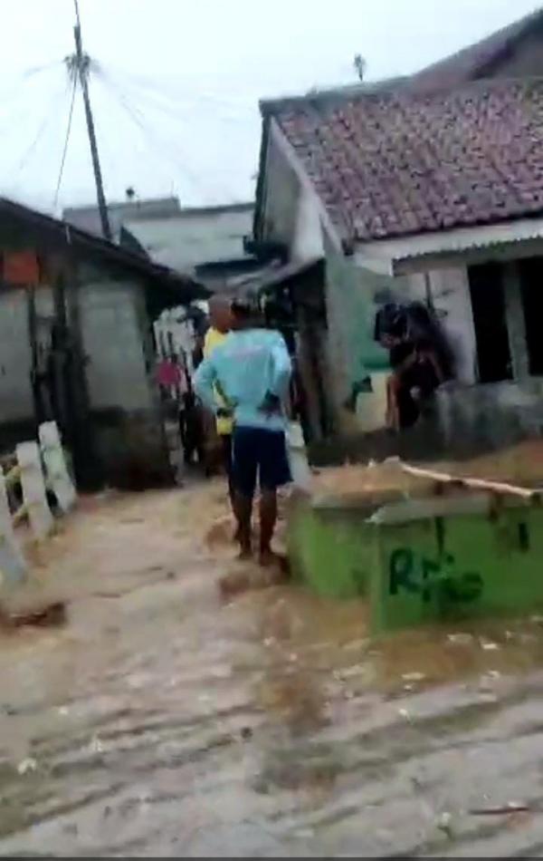 Hujan Deras Guyur Kawasan Bogor, Puluhan Rumah Warga di Leuwisadeng Terendam Banjir