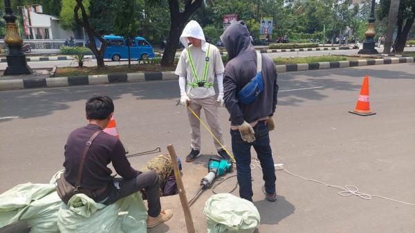 KPK 3 Hari Ambil Sampel Cor Beton Jalan Kandang Roda Sentul 