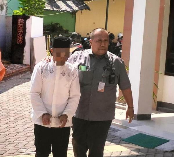 Oknum Guru Ngaji di Probolinggo Yang Cabuli Santrinya Dituntut 12 Tahun Penjara