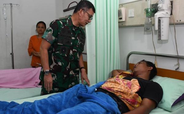 Pangdam I/BB Jenguk  8 Korban  Penyerang Oknum TNI AD di Deliserdang