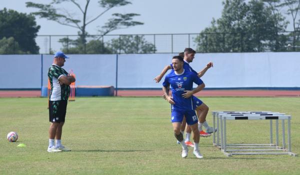 Gustavo Franca dan DDS Absen di Latihan Perdana