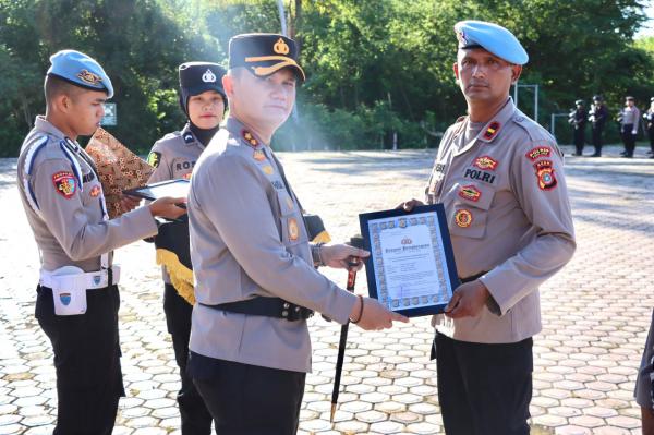 10 Personel Polres Pidie Jaya Terima Penghargaan dari Kapolres,Apresiasi Kinerja dan Dedikasi Tinggi