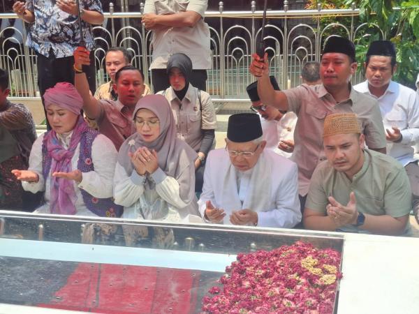 Kiai Ma'ruf Amin dan Cagub Jatim Luluk Ziarah ke Makam Sunan Ampel, Bentuk Istikharah Pilgub Jatim