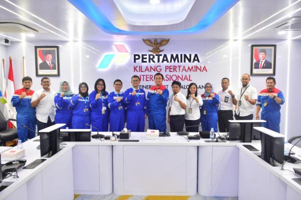 HUT KPI ke-7, Kilang Pertamina Balongan Gelar Syukuran Potong Tumpeng