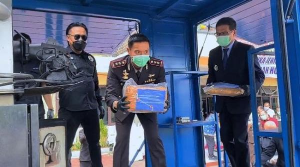 Polres Cilegon Musnahkan 54,7 Kg Ganja dari Kasus Pengedar Jaringan Sumatera