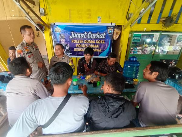 Polsek Dumai Kota Adakan Cooling System Berbentuk Jumat Curhat di Jalan Bintan