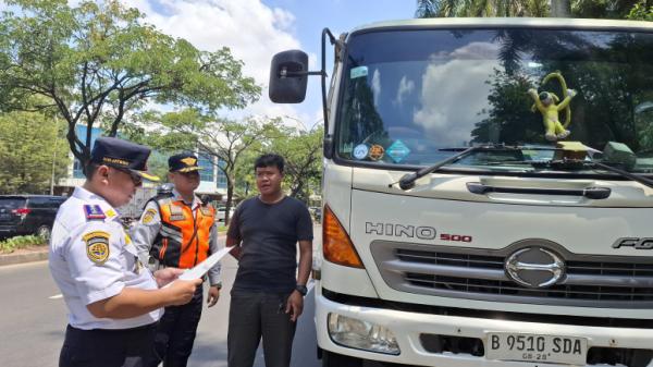 Pemkot Tangsel Gelar Operasi Gabungan, Puluhan Truk Langgar Jam Operasional Ditindak