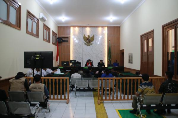 Sidang Tipiring di PN Bandung: 14 Terdakwa Pelanggar Perda Dikenakan Sanksi