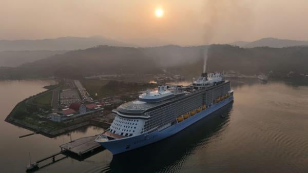 Quantum of the Seas, Kapal Cruise Terbesar di Indonesia Bersandar di Pelabuhan Lembar